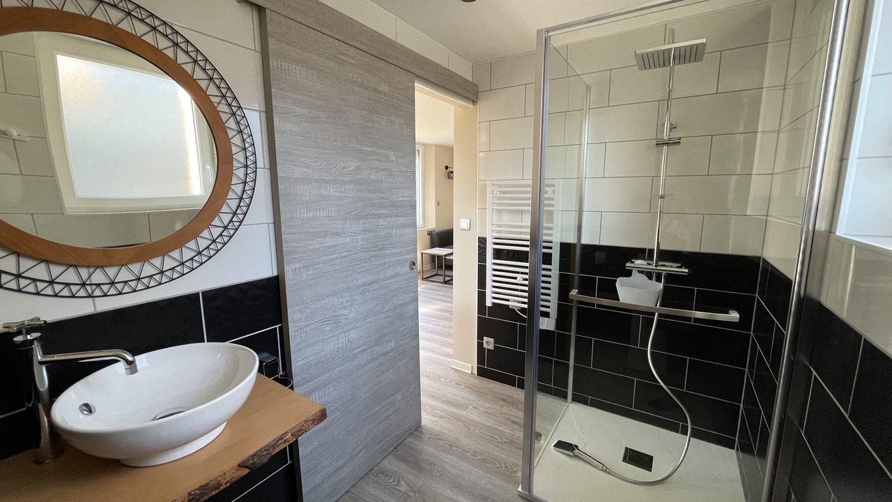 Photo of Bathroom in Bourseville