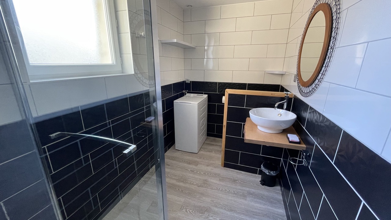 Photo of Bathroom in Bourseville