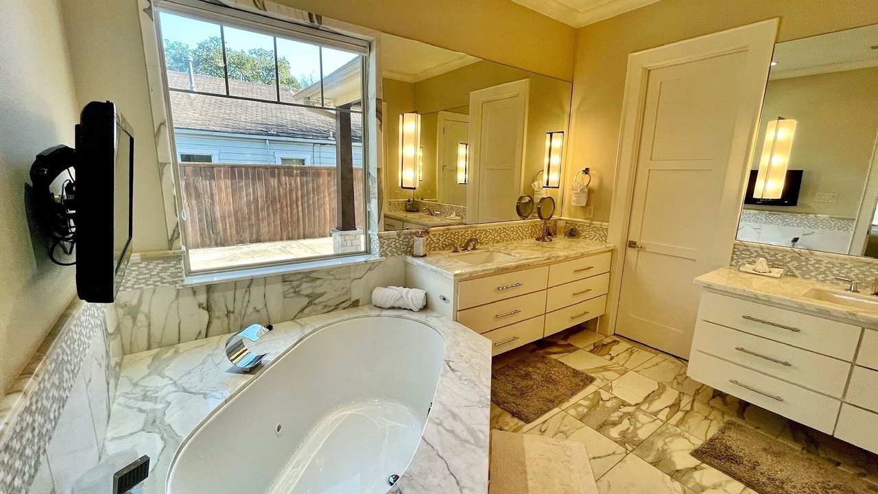 Photo of Bathroom in Oakwood