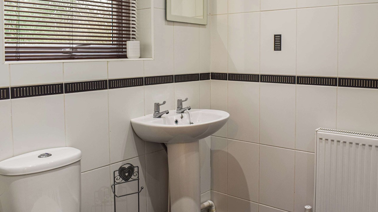 Photo of Bathroom in Lixwm