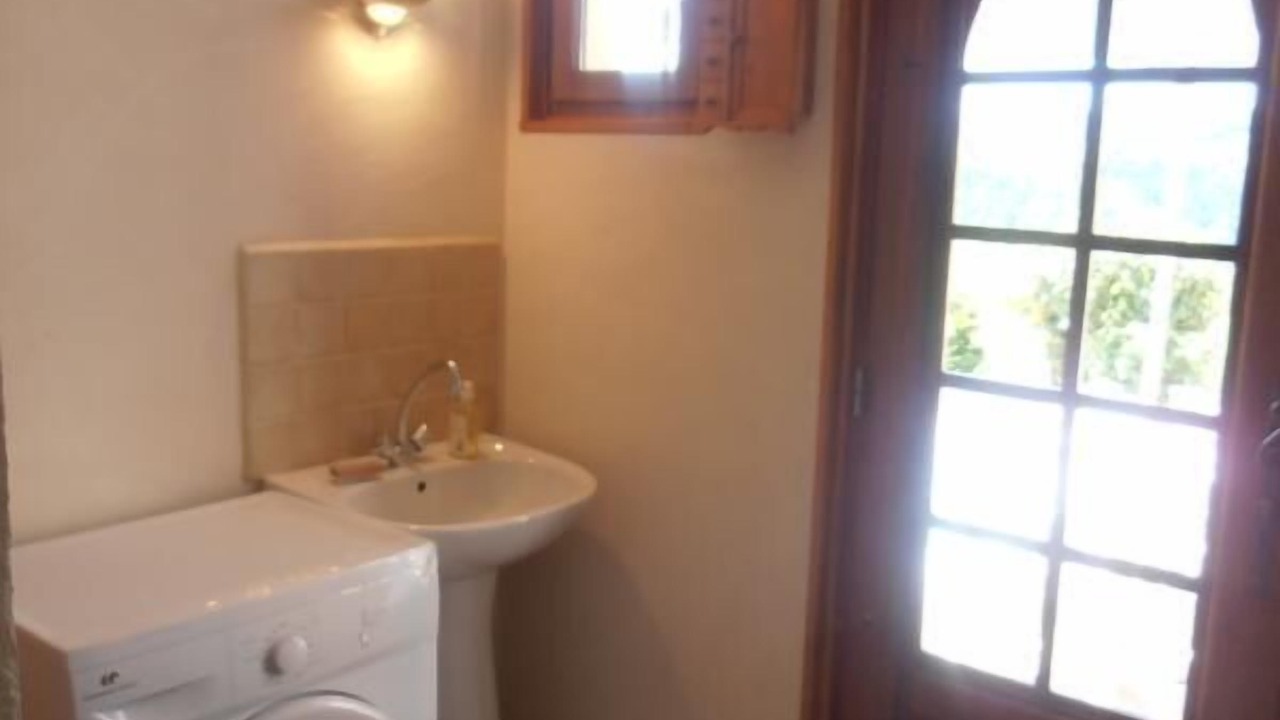 Photo of Bathroom in Emeringes