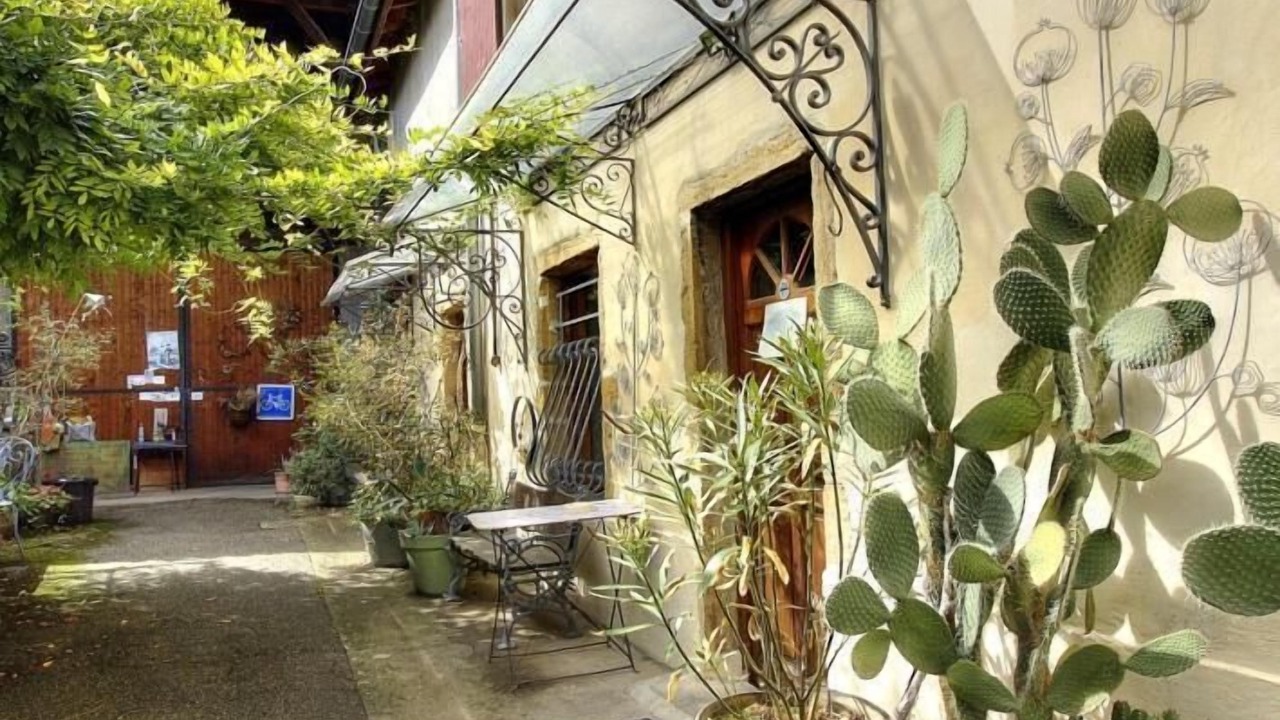 Photo of Outdoor in Vaulx En Velin Village