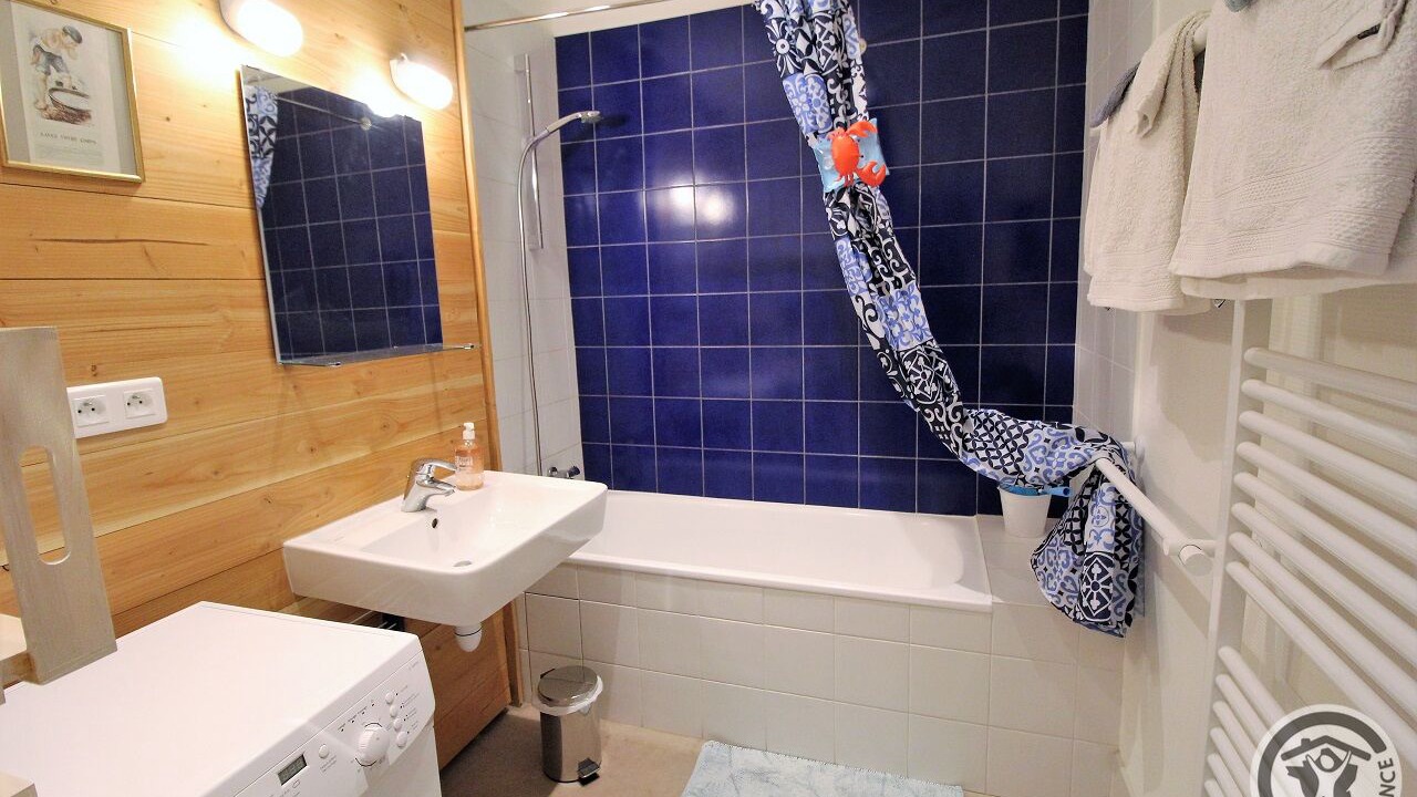 Photo of Bathroom in Moliere - Edgard Quinet