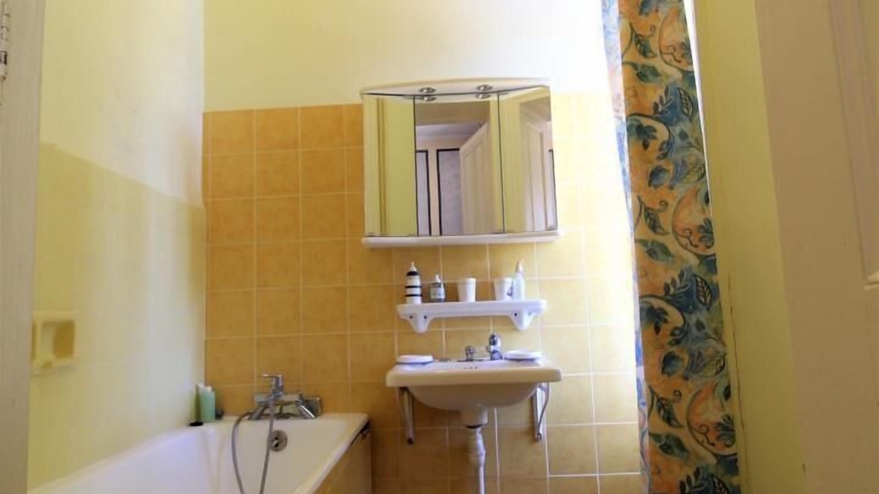 Photo of Bathroom in Emeringes
