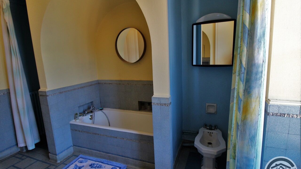 Photo of Bathroom in Emeringes