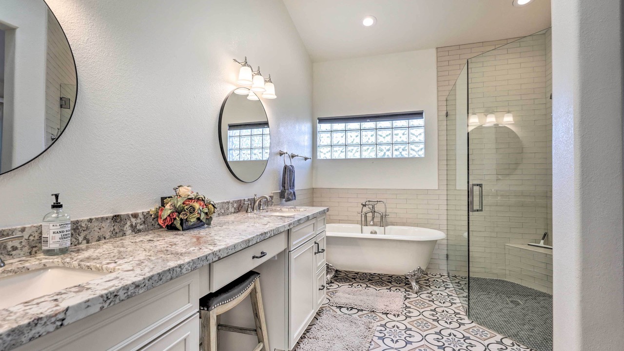 Photo of Bathroom in Oakwood