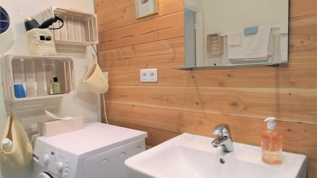 Photo of Bathroom in Moliere - Edgard Quinet