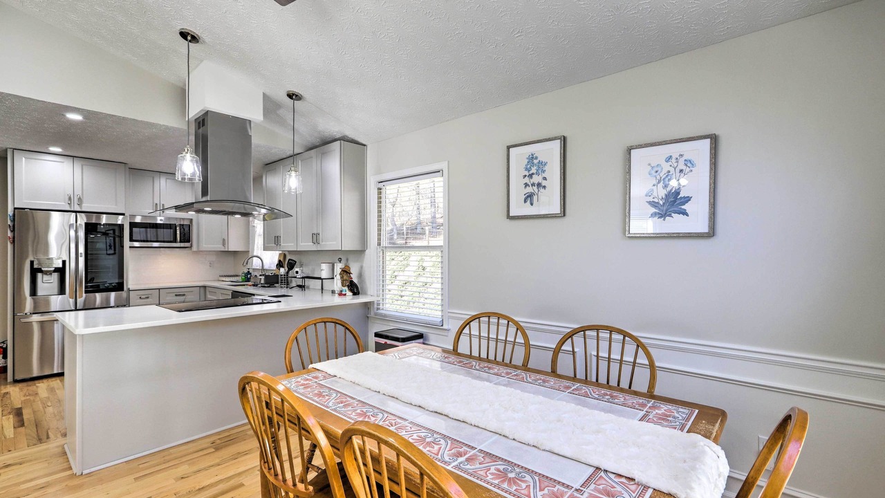 Photo of Livingroom in Suwanee