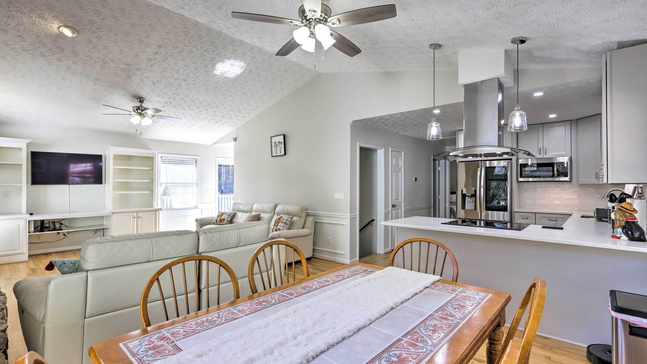 Photo of Livingroom in Suwanee