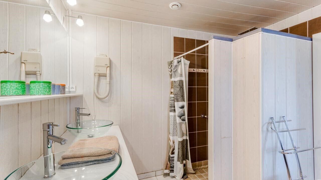 Photo of Bathroom in Noyant-Villages