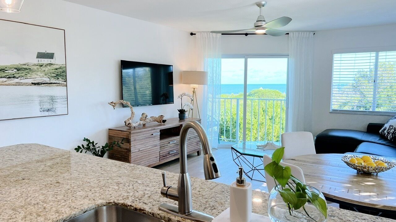 Photo of Livingroom in Blue Harbor Club