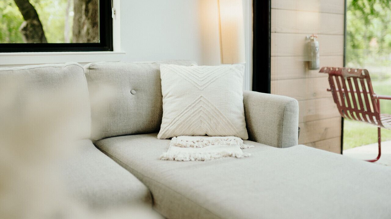 Photo of Livingroom in Lacy-Lakeview