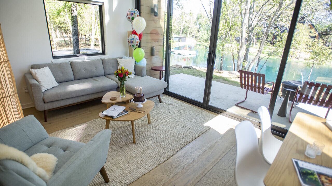 Photo of Livingroom in Lacy-Lakeview