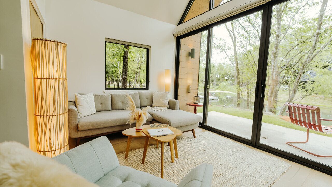 Photo of Livingroom in Lacy-Lakeview