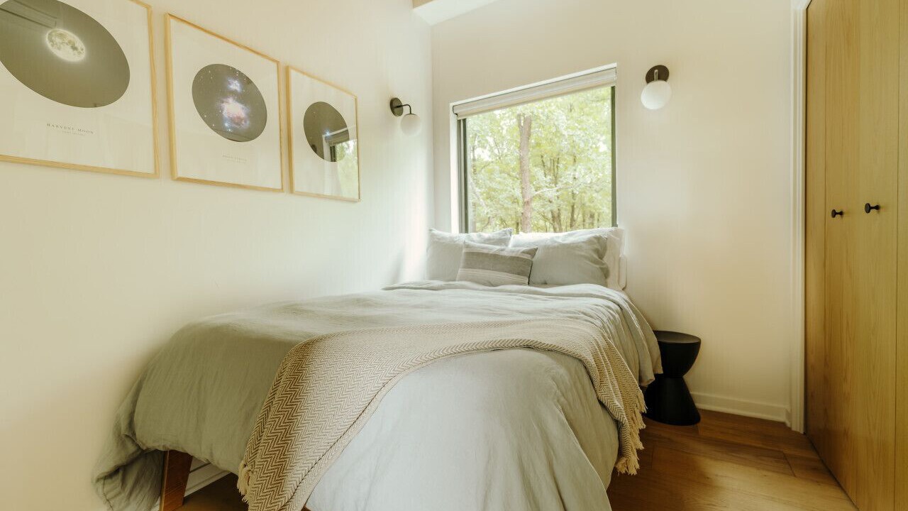 Photo of Bedroom in Lacy-Lakeview