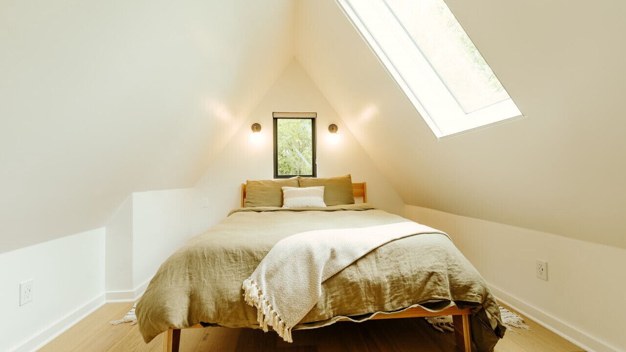 Photo of Bedroom in Lacy-Lakeview