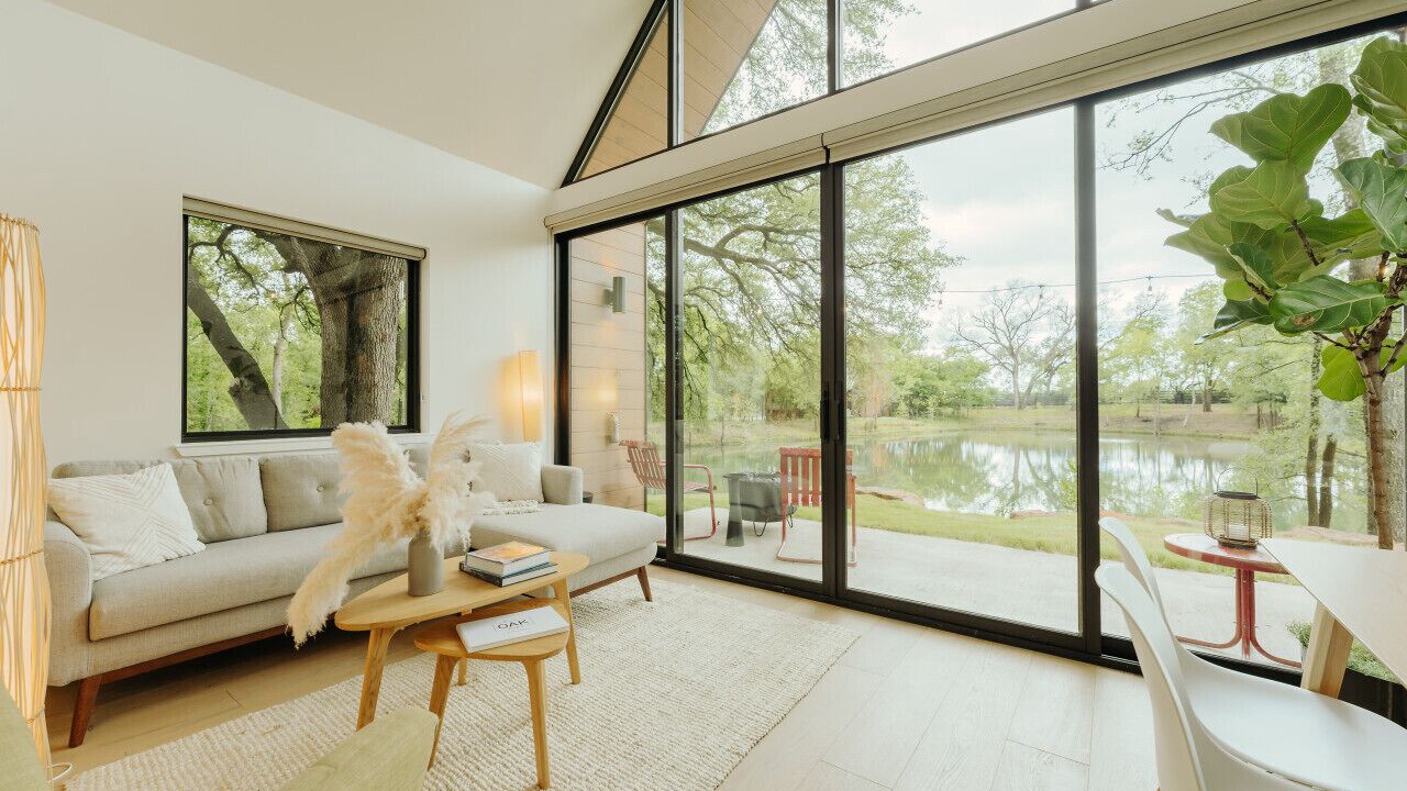 Photo of Livingroom in Lacy-Lakeview