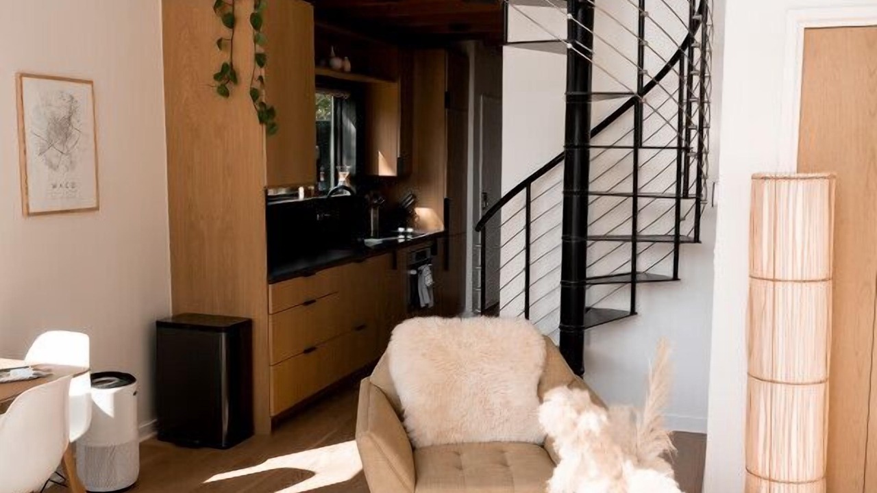 Photo of Livingroom in Lacy-Lakeview