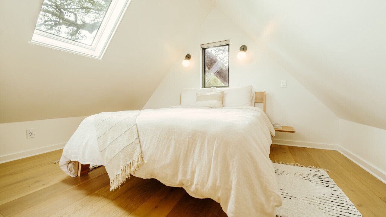 Photo of Bedroom in Lacy-Lakeview