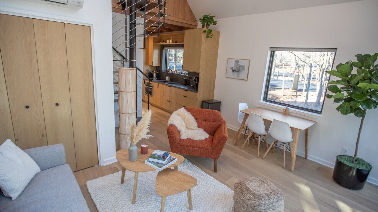Photo of Livingroom in Lacy-Lakeview