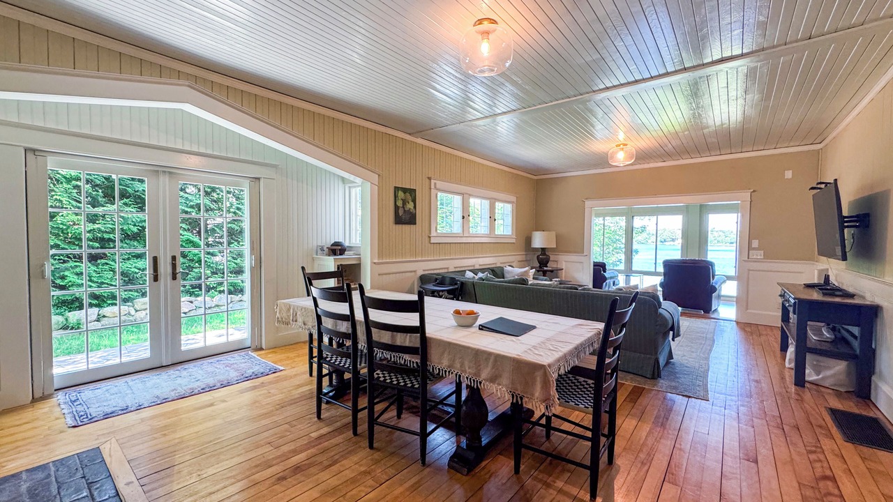 Photo of Bedroom in Prides Crossing