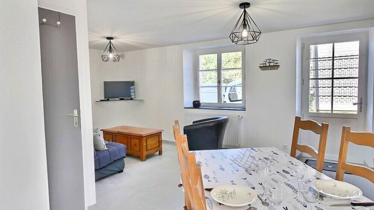 Photo of Others in Ferel