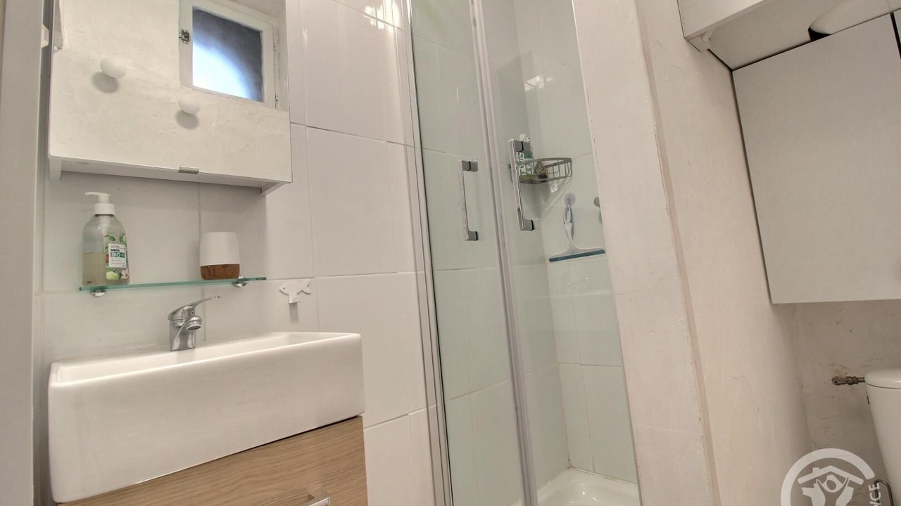 Photo of Bathroom in Dinan