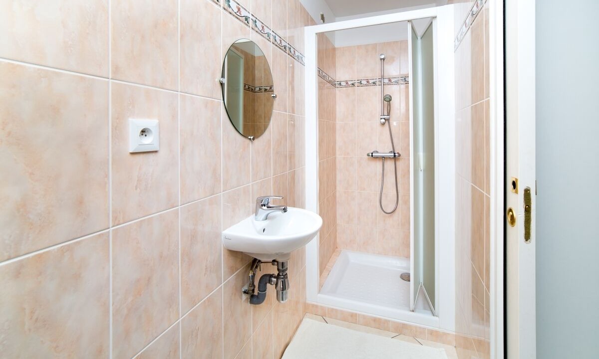 Photo of Bathroom in Langoat