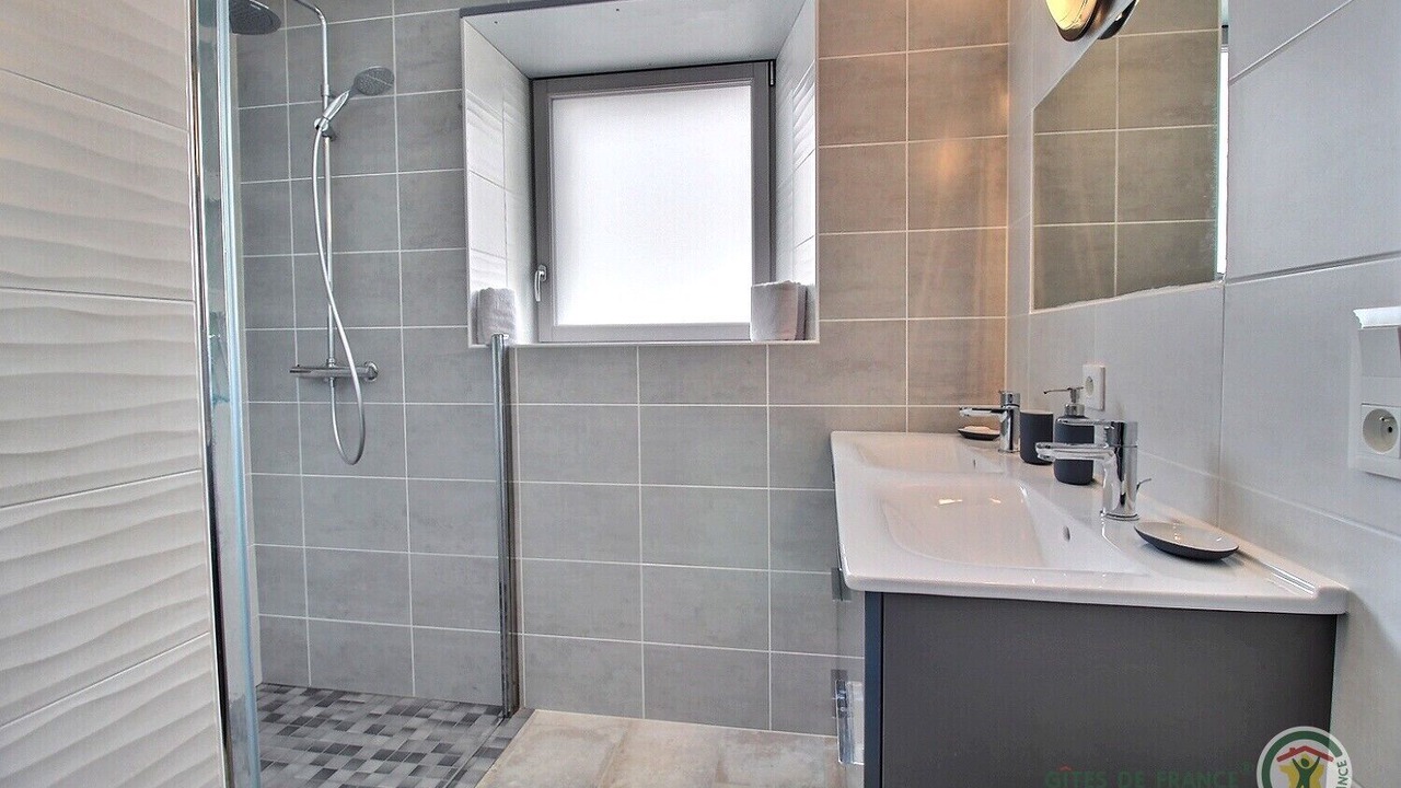 Photo of Bathroom in Quemperven