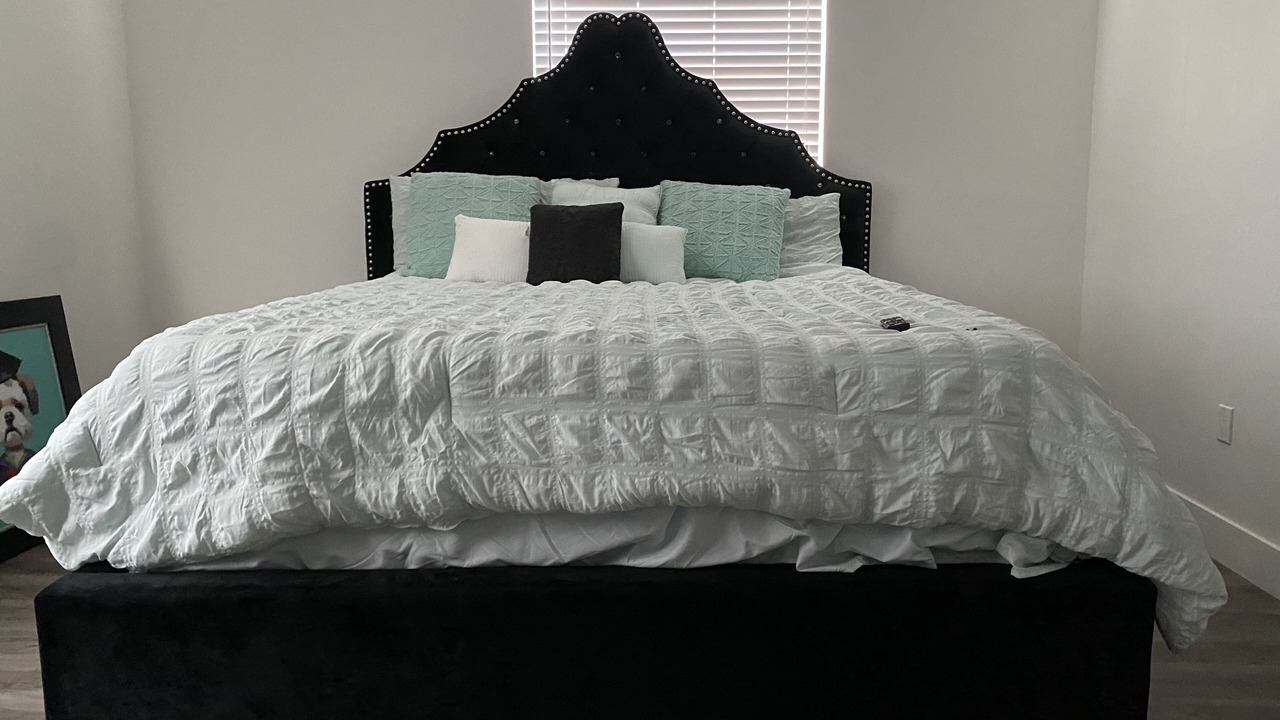 Photo of Bedroom in NoHo Arts District