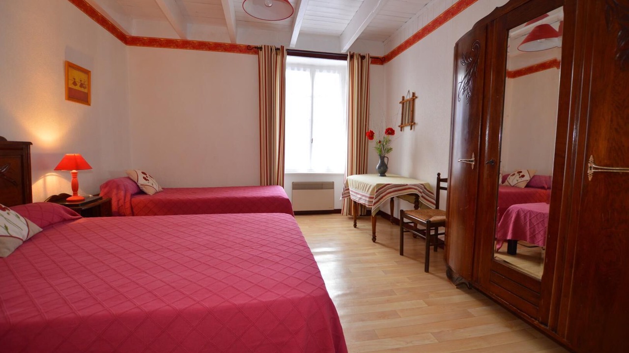 Photo of Bedroom in Saint-Guinoux