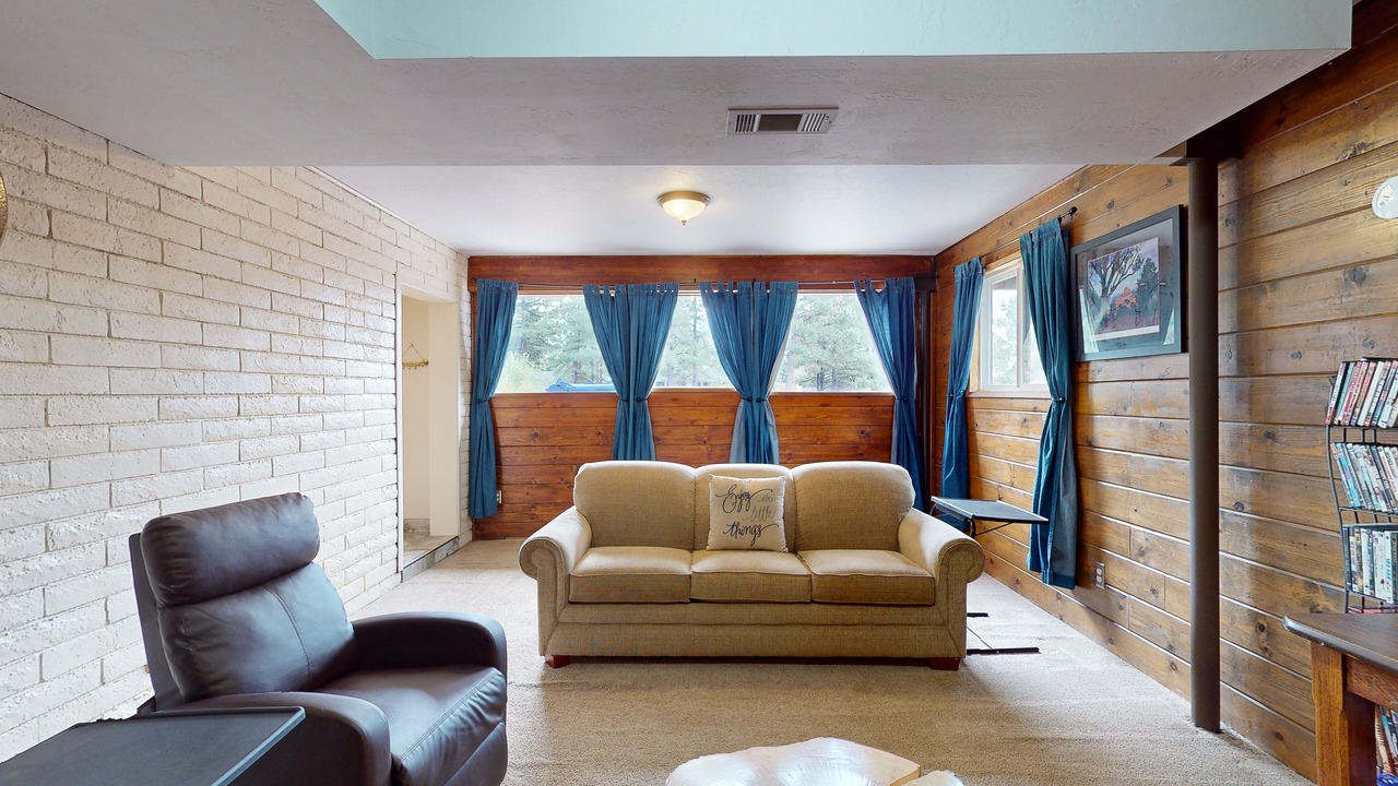 Photo of Livingroom in Shadow Mountain