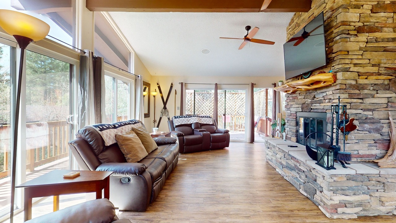 Photo of Livingroom in Shadow Mountain