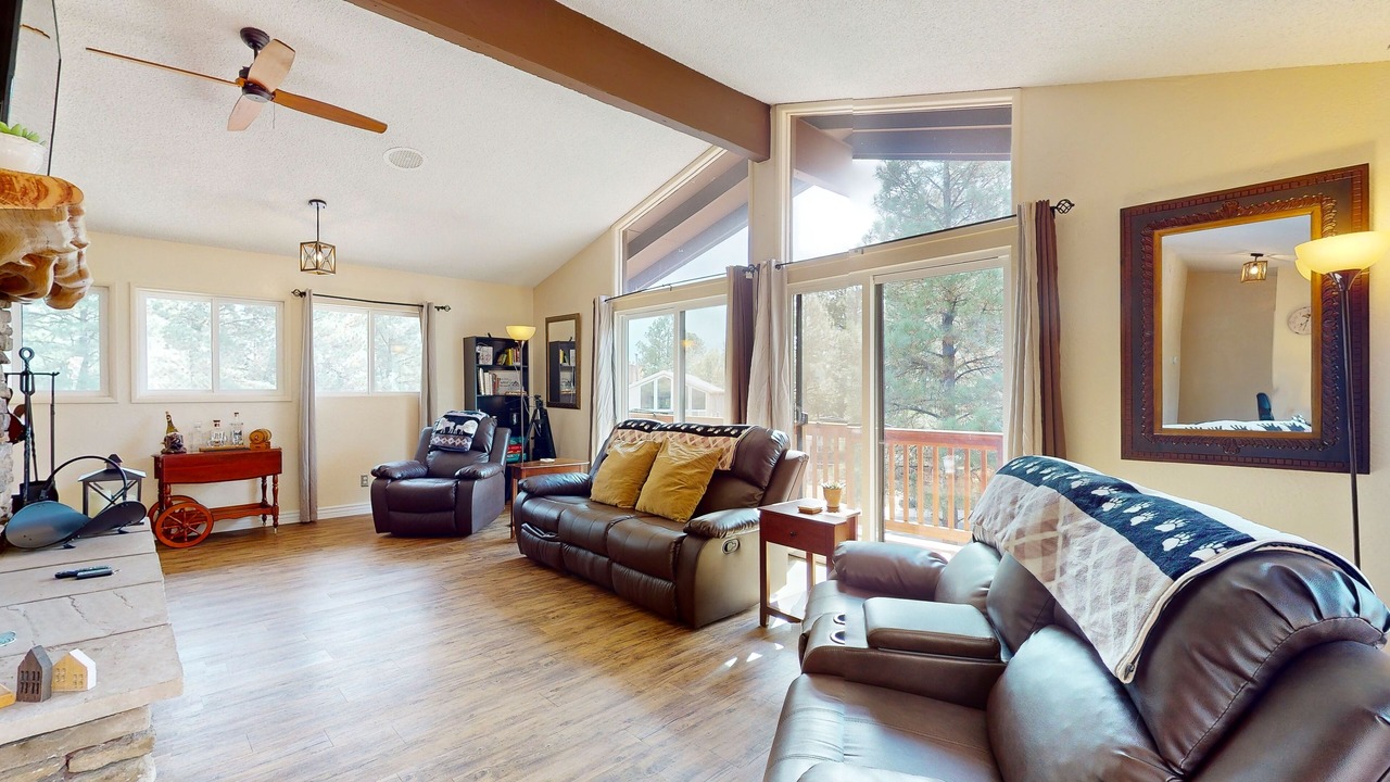 Photo of Livingroom in Shadow Mountain