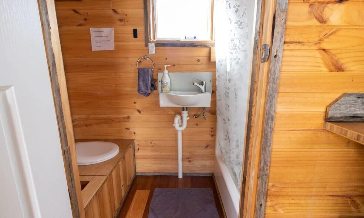 Photo of Bathroom in Monegeetta