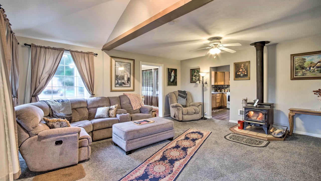 Photo of Bedroom in Coos Bay