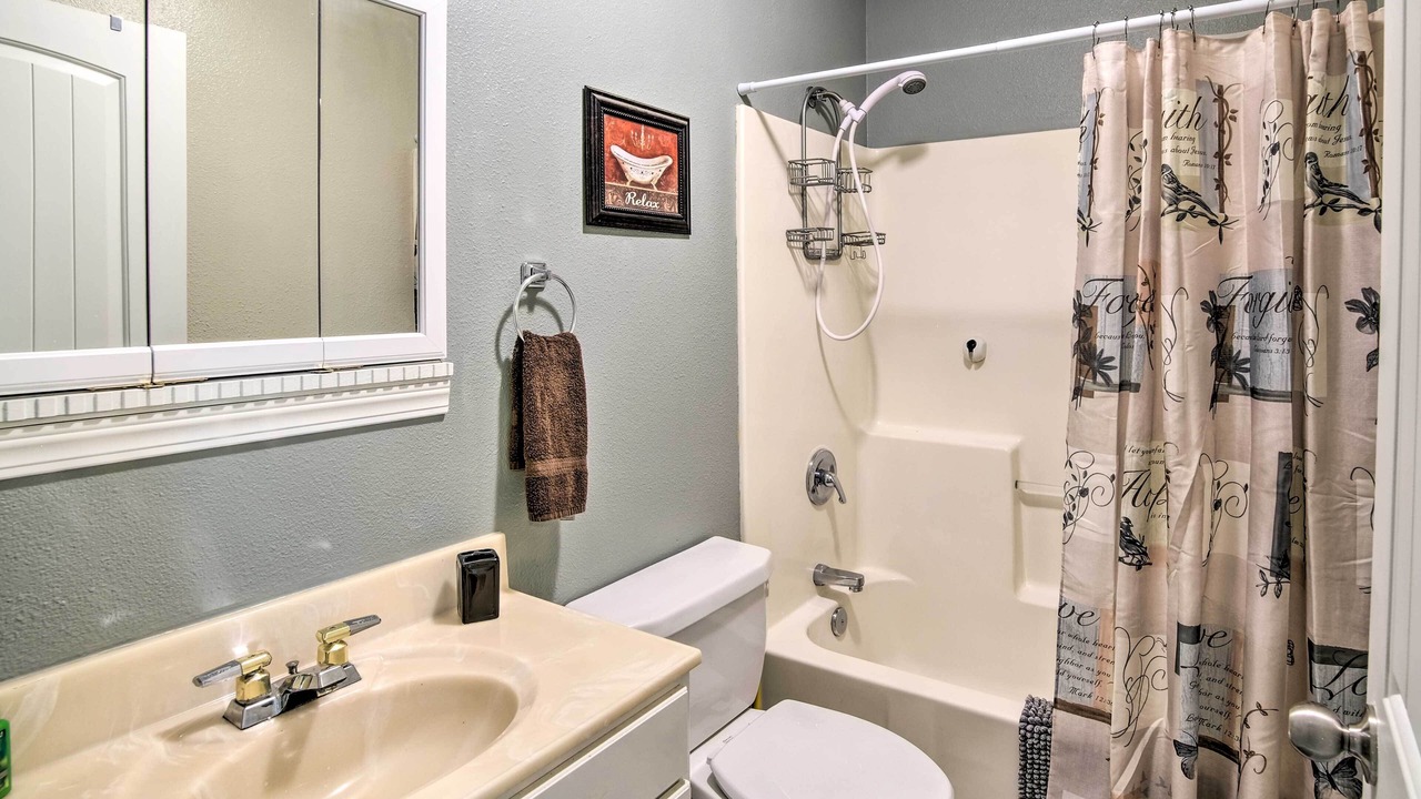Photo of Bathroom in Coos Bay