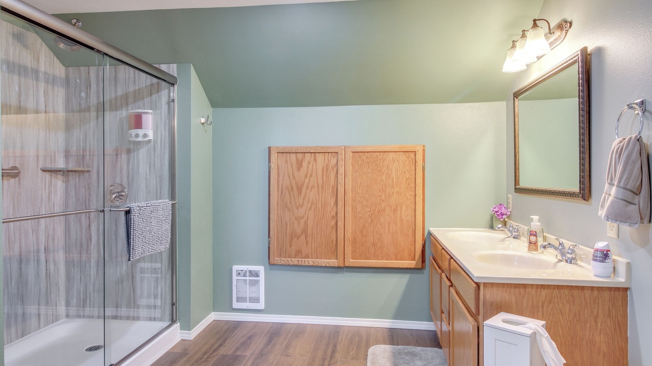 Photo of Bathroom in Coos Bay