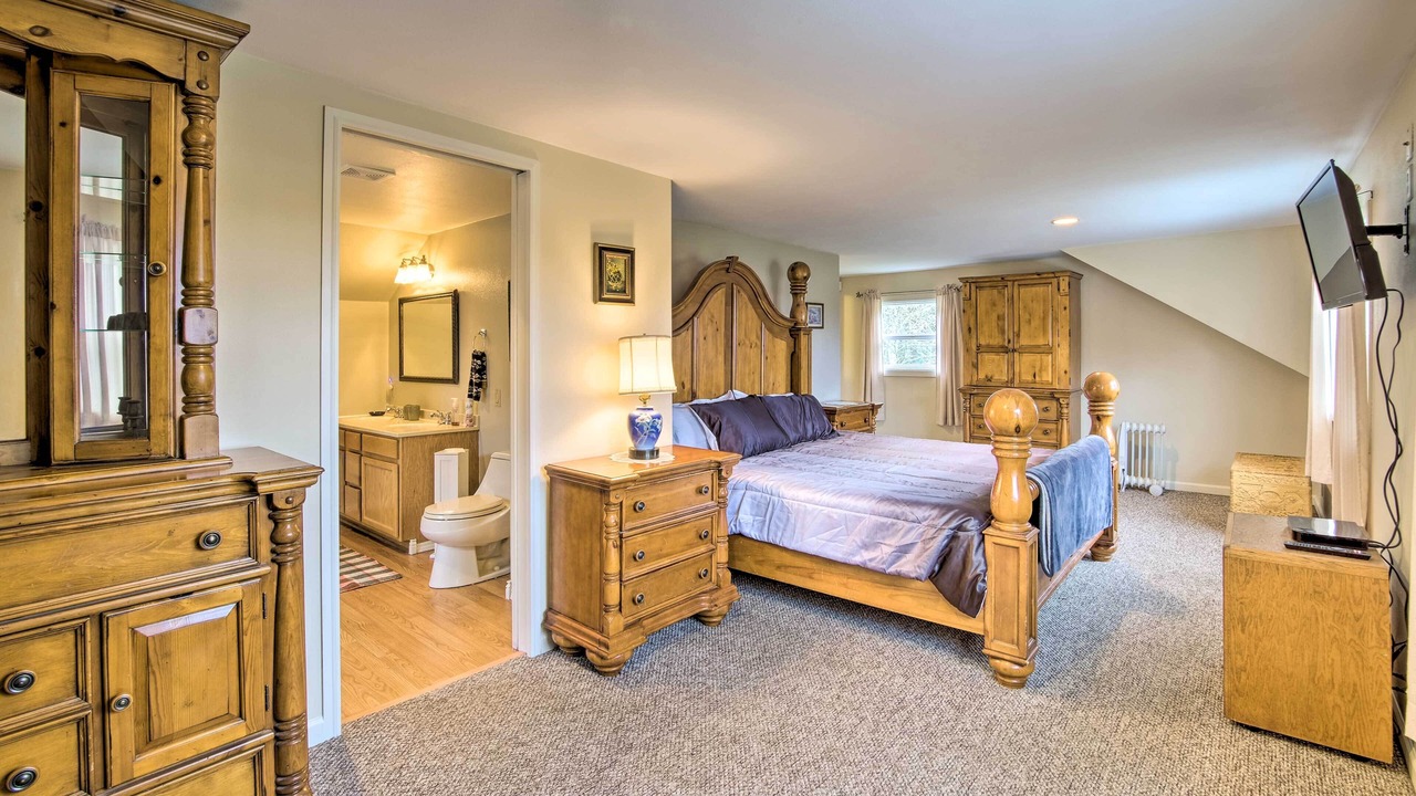 Photo of Bathroom in Coos Bay