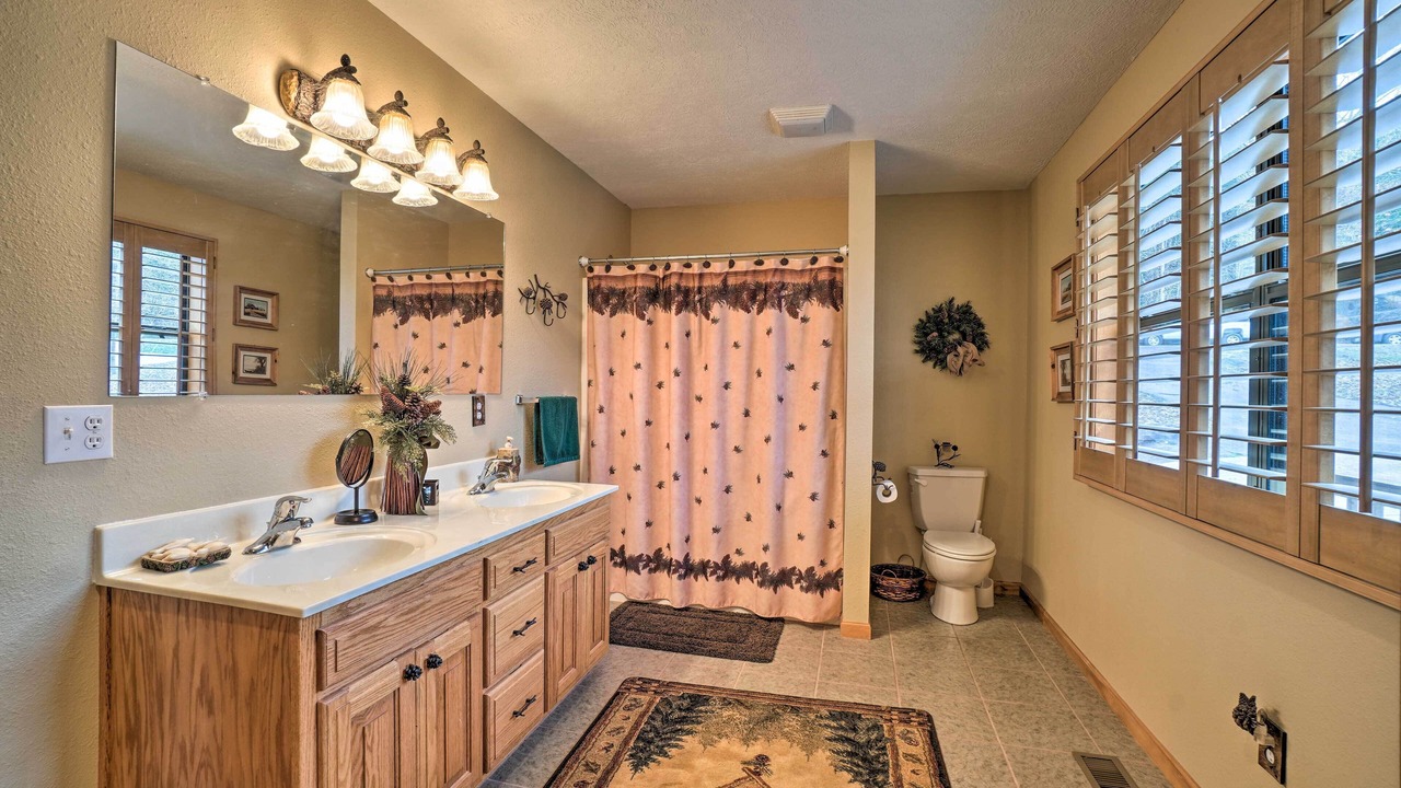 Photo of Bathroom in Golden