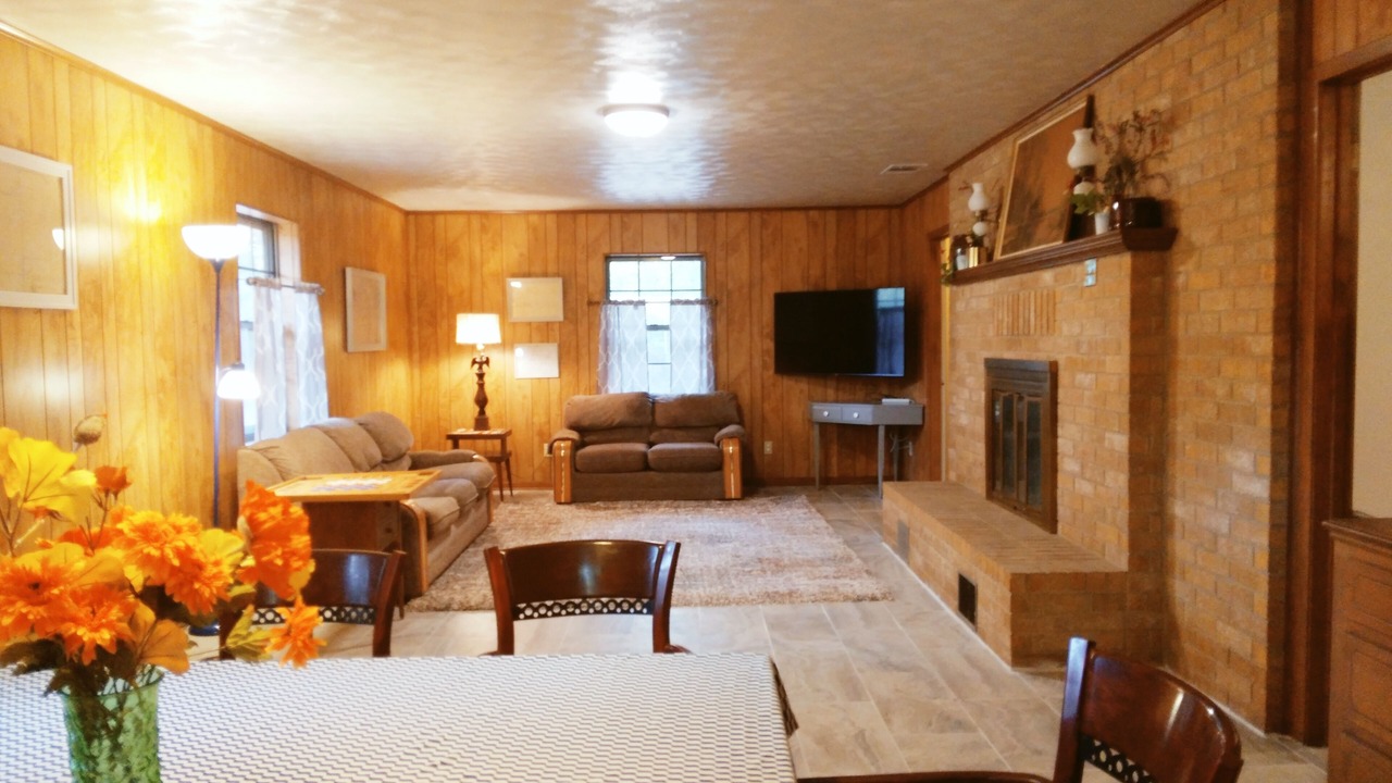 Photo of Livingroom in Flint