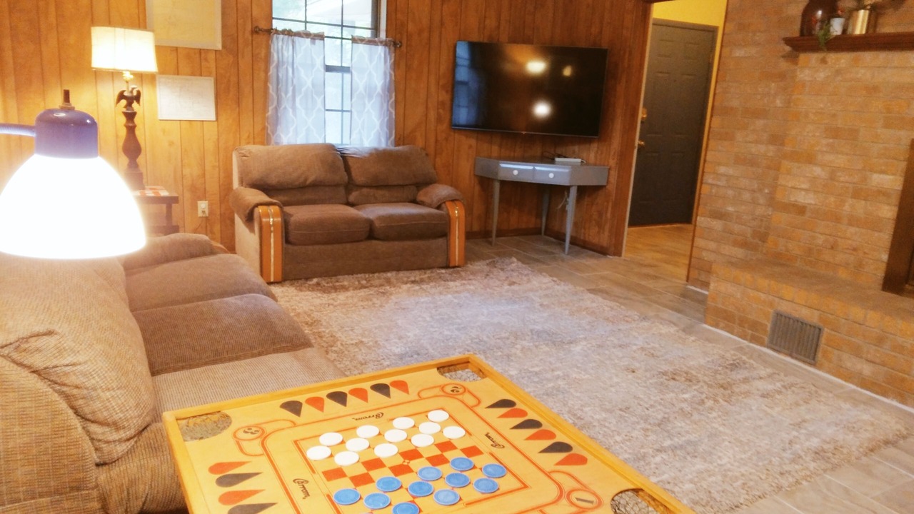 Photo of Livingroom in Flint