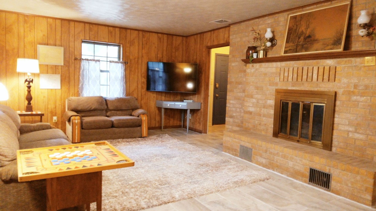 Photo of Livingroom in Flint