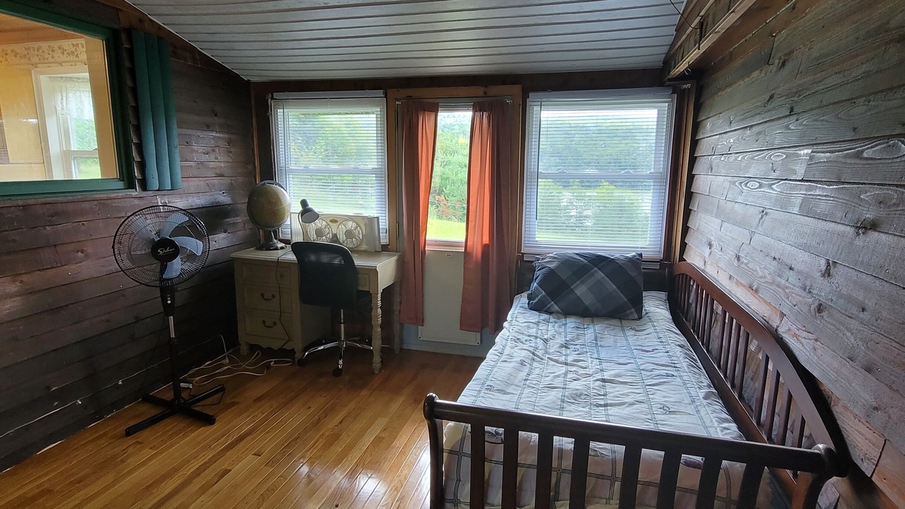 Photo of Bedroom in Town of Morehouse