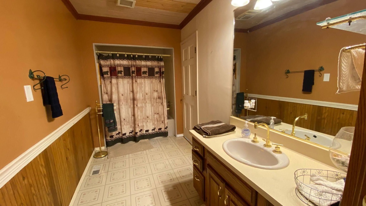 Photo of Bathroom in Town of Morehouse