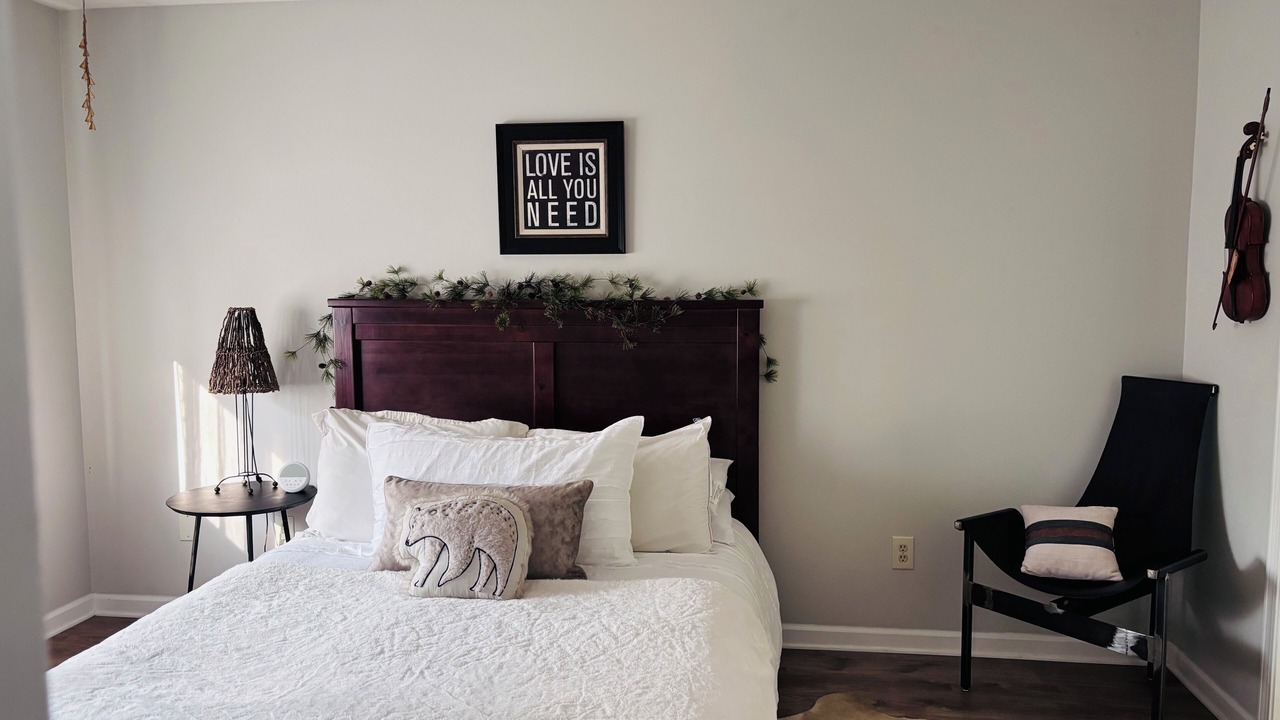Photo of Bedroom in Hendersonville