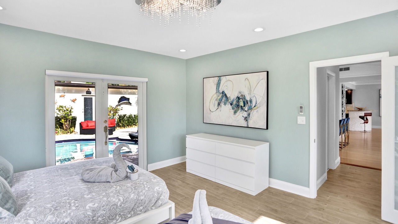 Photo of Bedroom in Hollywood Lakes