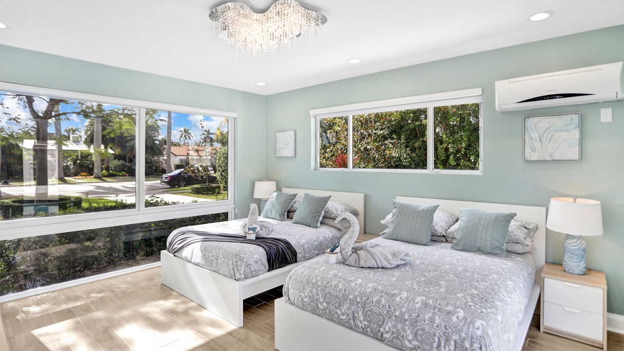 Photo of Bedroom in Hollywood Lakes