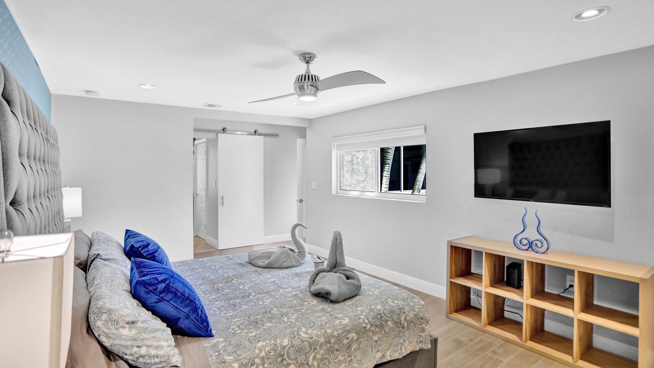 Photo of Bedroom in Hollywood Lakes