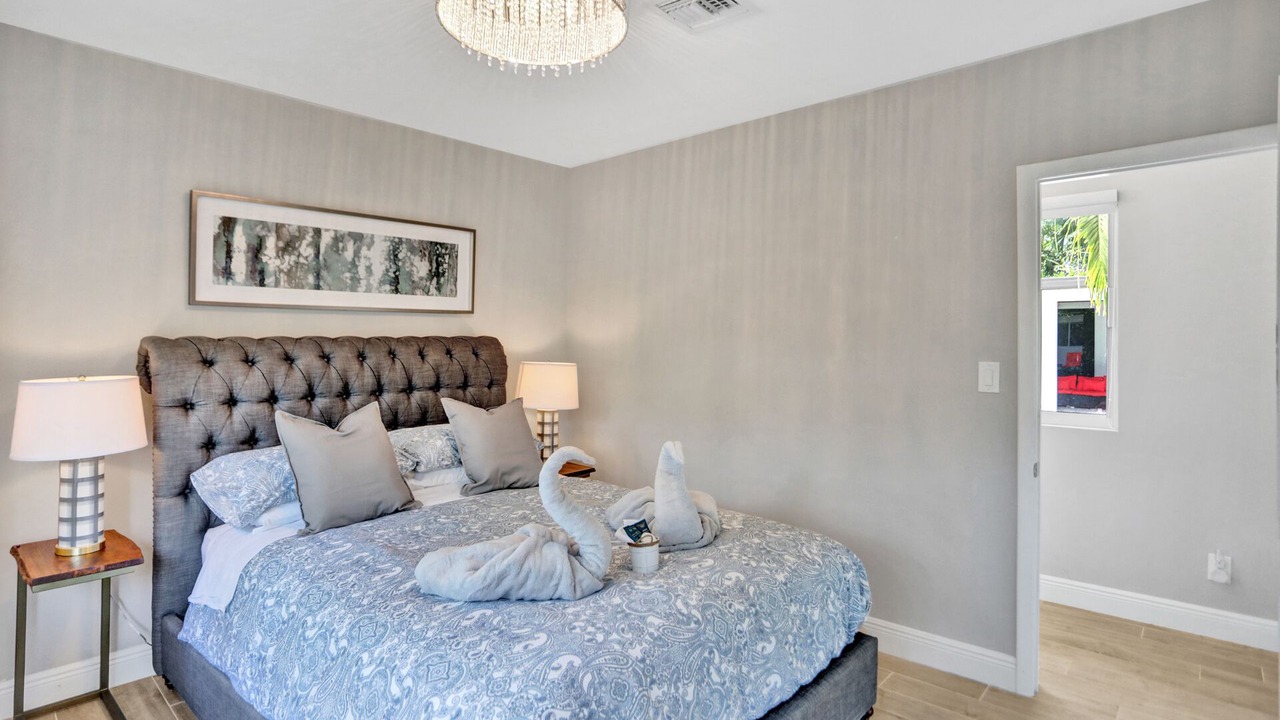 Photo of Bedroom in Hollywood Lakes